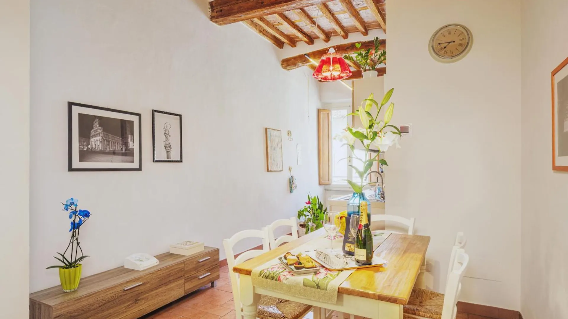 Michael'S Home - Cozy Apartment In The Heart Of Lucca 0*,  Italy
