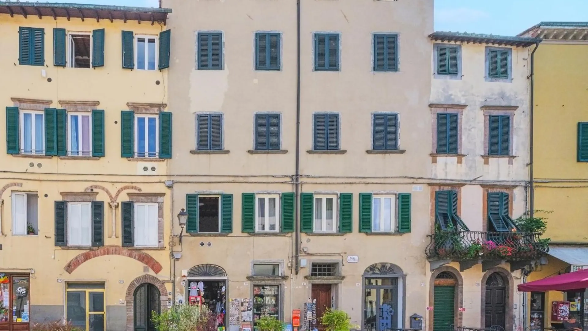 Michael'S Home - Cozy Apartment In The Heart Of Lucca 0*,  Italy